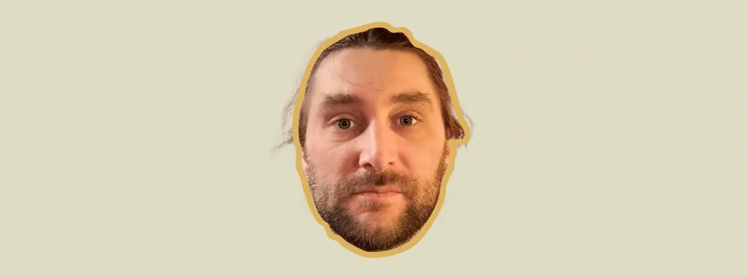 Game master Life'Scape supervisant une équipe dans un escape game.