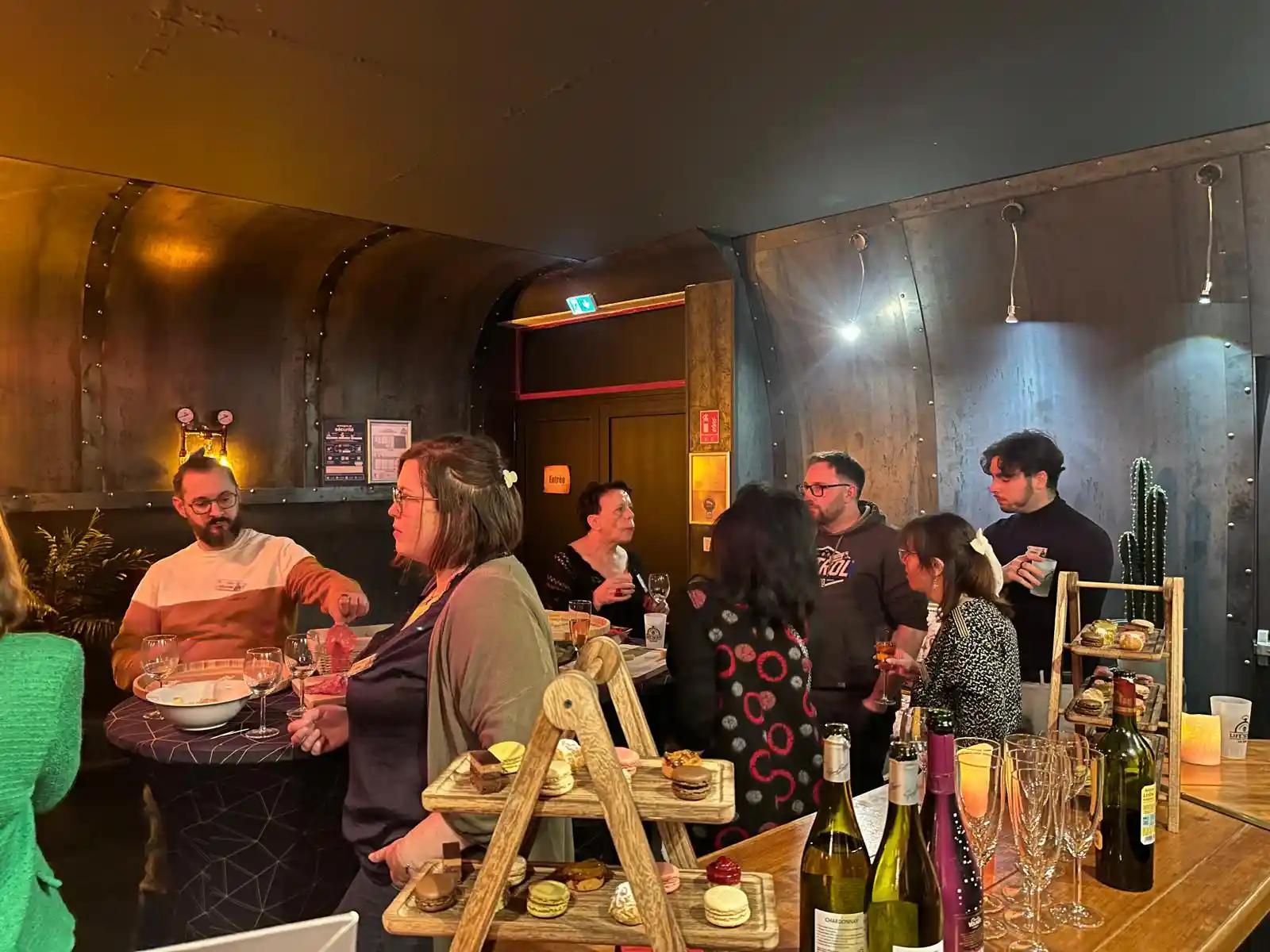 Participants réunis lors de la soirée des célibataires organisée chez Life'Scape